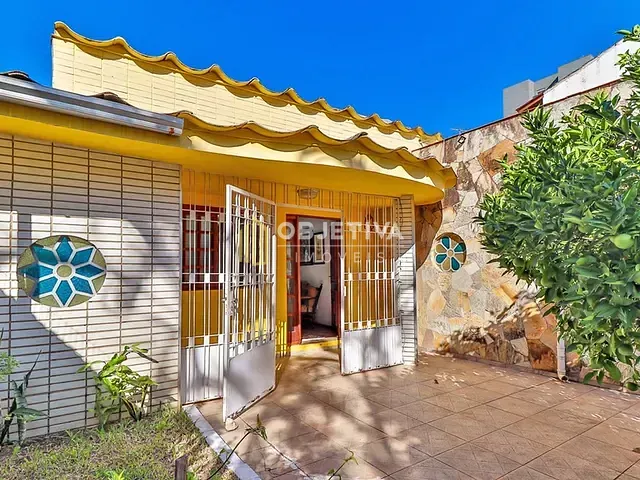 Casa 3 quartos e 2 banheiros, à venda, no bairro Passo da Areia em Porto Alegre