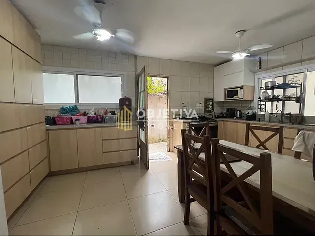 Casa 5 quartos e 3 banheiros, à venda, no bairro Partenon em Porto Alegre