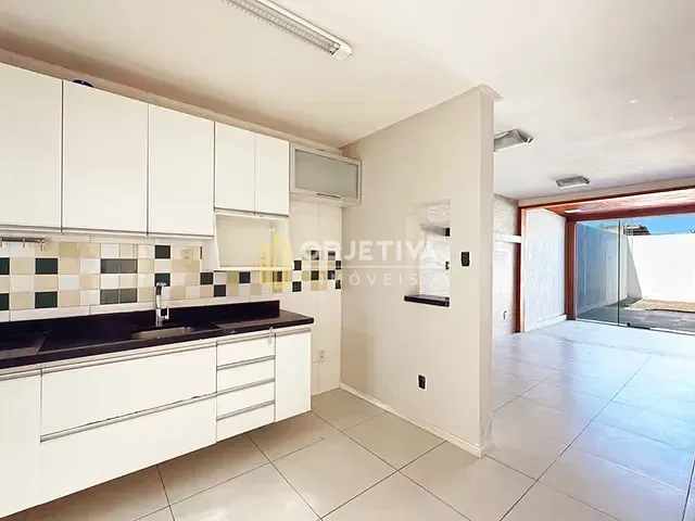 Casa 3 quartos e 3 banheiros, à venda, no bairro Guarujá em Porto Alegre