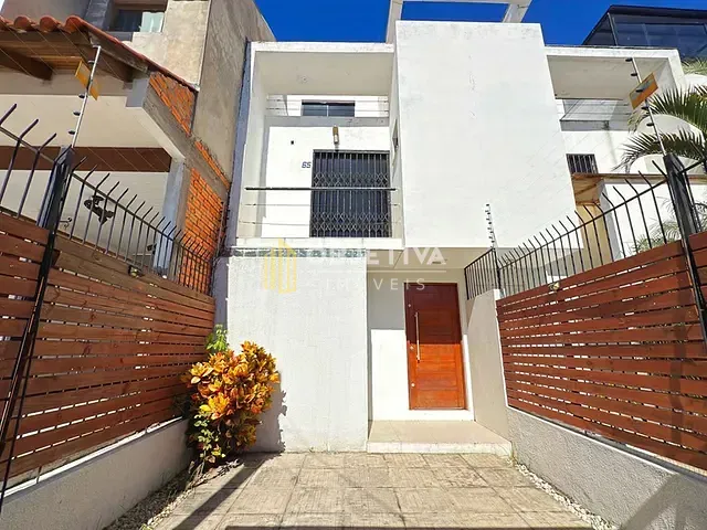 Casa 3 quartos e 3 banheiros, à venda, no bairro Guarujá em Porto Alegre