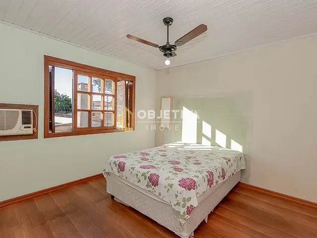 Casa 4 quartos e 2 banheiros, à venda, no bairro Vila Nova em Porto Alegre