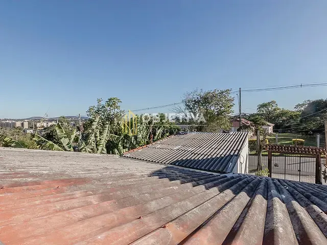 Casa 4 quartos e 2 banheiros, à venda, no bairro Vila Nova em Porto Alegre