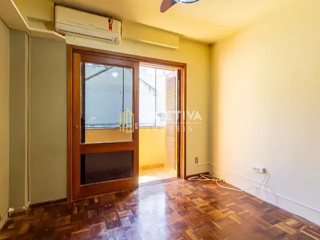 Apartamento 1 quarto e 1 banheiro, à venda, no bairro Petrópolis em Porto Alegre