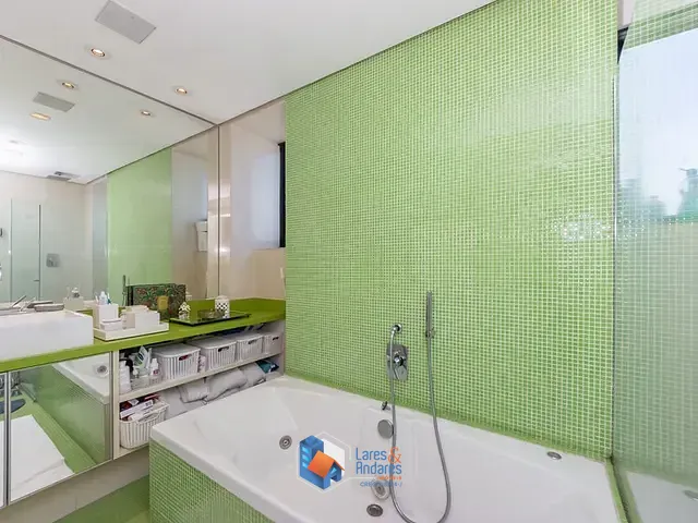 Apartamento 1 quarto e 3 banheiros, à venda, no bairro Moema em São Paulo