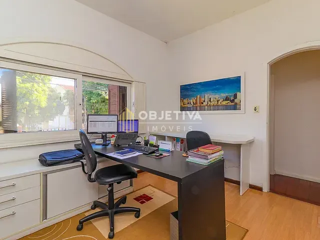 Casa 6 quartos e 8 banheiros, à venda, no bairro Jardim Planalto em Porto Alegre