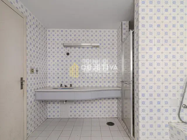 Apartamento 3 quartos e 4 banheiros, à venda, no bairro Moinhos de Vento em Porto Alegre