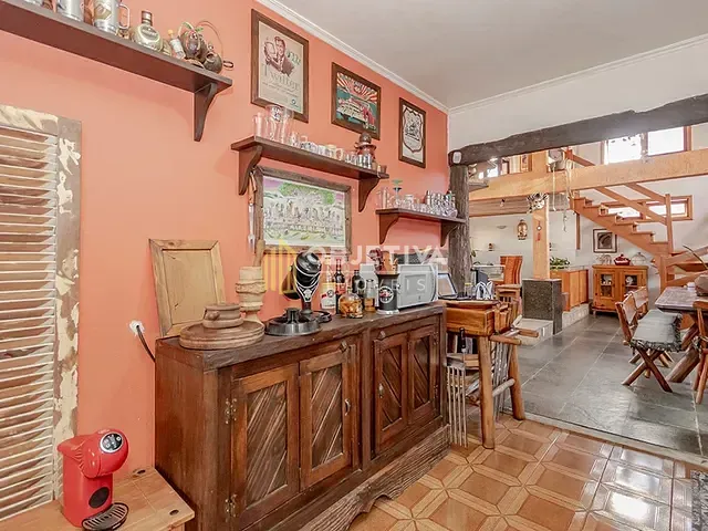 Casa 4 quartos e 3 banheiros, à venda, no bairro Passo da Areia em Porto Alegre