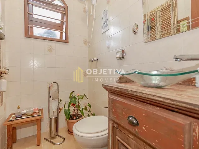 Casa 4 quartos e 3 banheiros, à venda, no bairro Passo da Areia em Porto Alegre