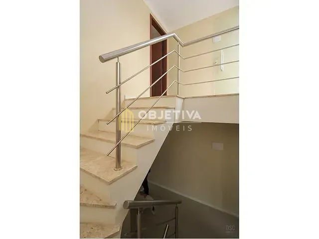 Casa 3 quartos e 3 banheiros, à venda, no bairro Guarujá em Porto Alegre