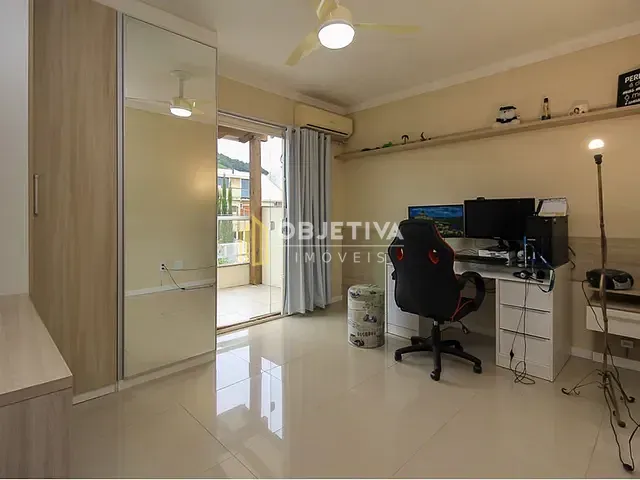Casa 3 quartos e 3 banheiros, à venda, no bairro Guarujá em Porto Alegre