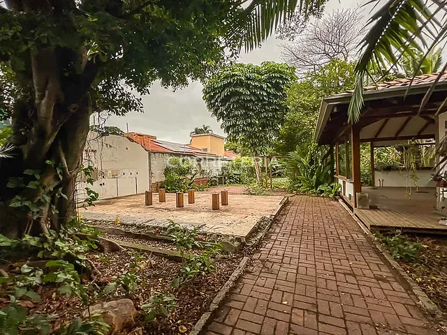 Terreno à venda, no bairro Alto de Pinheiros em São Paulo
