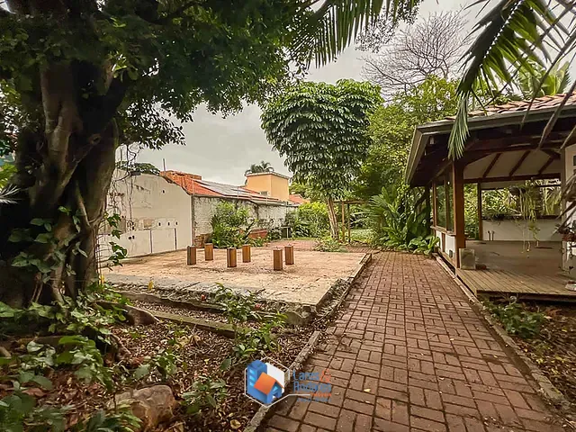 Terreno à venda, no bairro Alto de Pinheiros em São Paulo