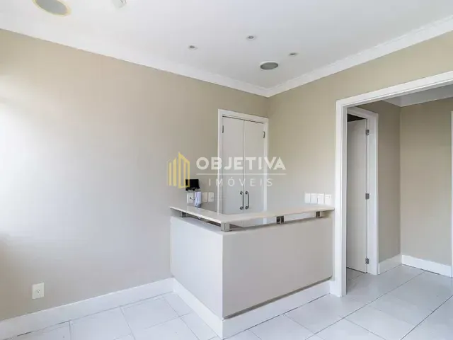 Sala à venda, no bairro Petrópolis em Porto Alegre