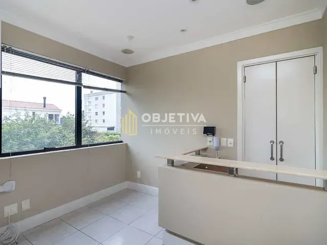Sala à venda, no bairro Petrópolis em Porto Alegre
