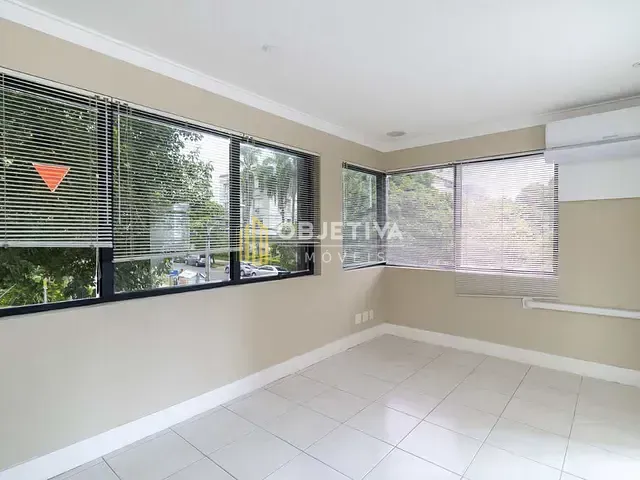 Sala à venda, no bairro Petrópolis em Porto Alegre