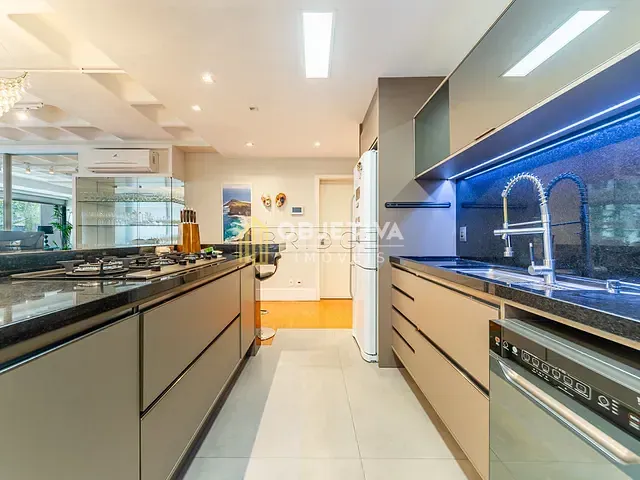 Apartamento 2 quartos e 7 banheiros, à venda, no bairro Petrópolis em Porto Alegre