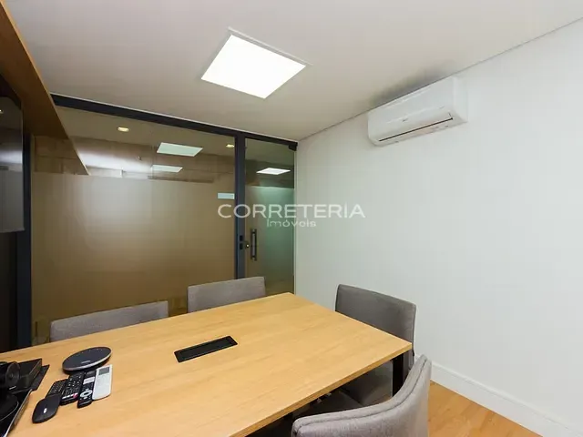 Sala à venda, no bairro Santo Amaro em São Paulo