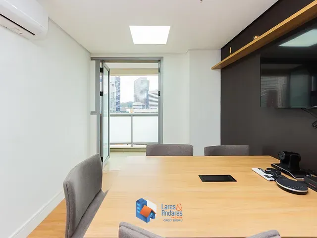 Sala à venda, no bairro Santo Amaro em São Paulo