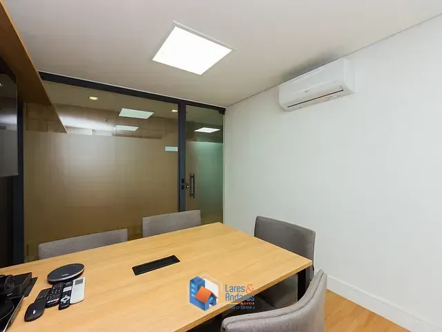 Sala à venda, no bairro Santo Amaro em São Paulo