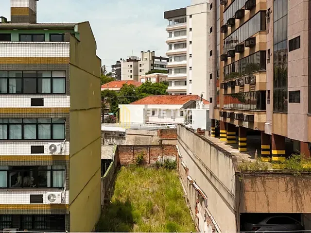 Terreno à venda, no bairro São João em Porto Alegre