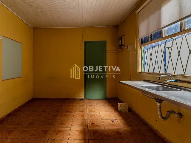 Loja à venda, no bairro Vila Ipiranga em Porto Alegre