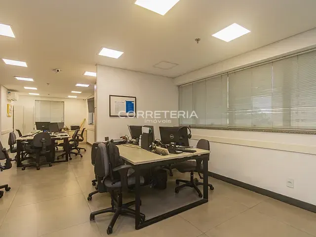 Sala à venda, no bairro Alto da Boa Vista em São Paulo