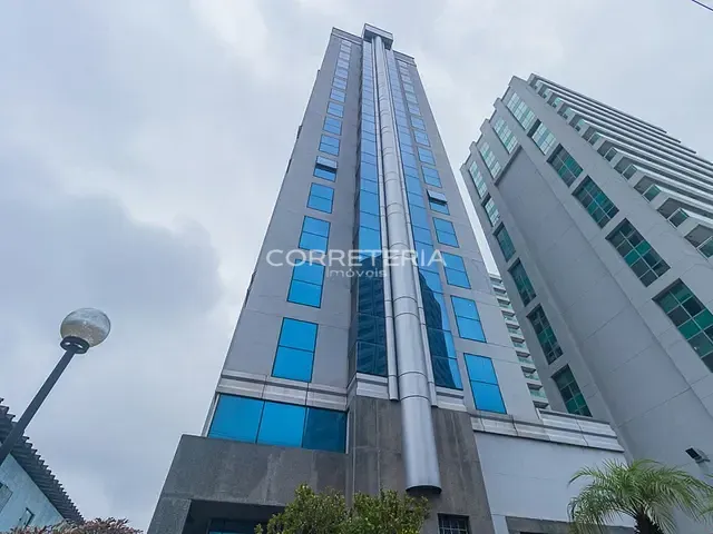 Sala à venda, no bairro Alto da Boa Vista em São Paulo