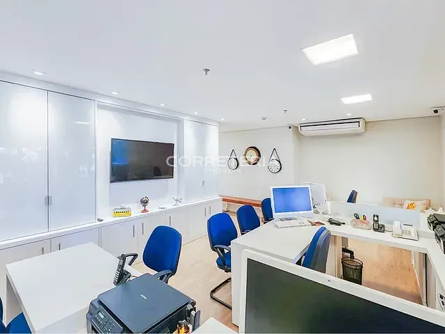 Sala à venda, no bairro Pinheiros em São Paulo