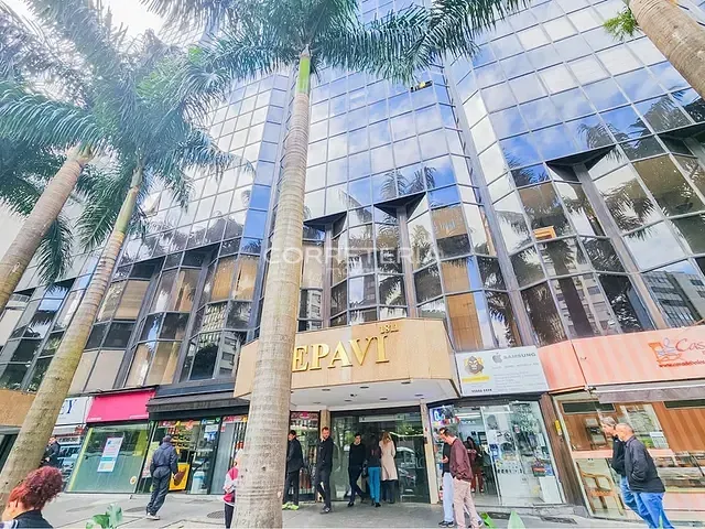 Sala à venda, no bairro Pinheiros em São Paulo