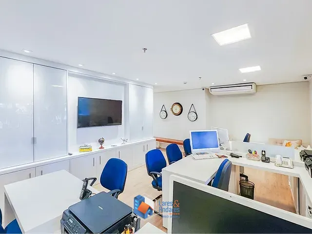 Sala à venda, no bairro Pinheiros em São Paulo