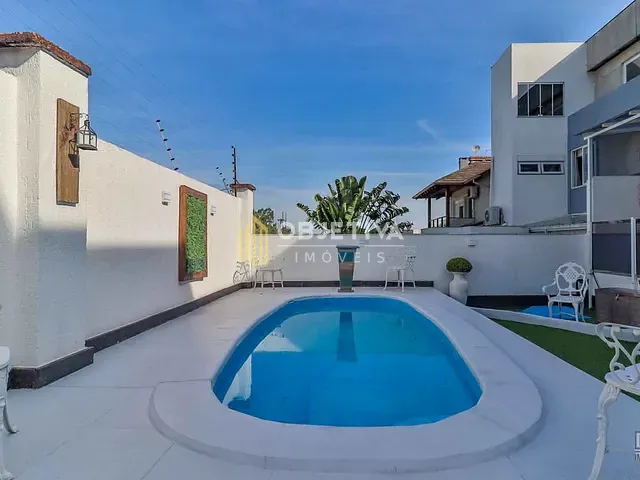 Casa 3 quartos e 4 banheiros, à venda, no bairro Hípica em Porto Alegre