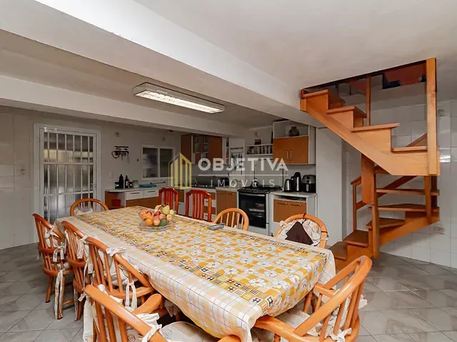 Casa 4 quartos e 3 banheiros, à venda, no bairro Vila Ipiranga em Porto Alegre