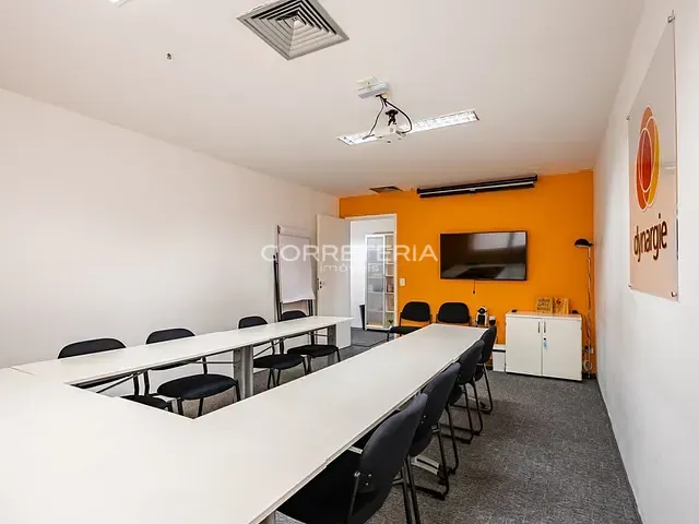 Sala à venda, no bairro Santo Amaro em São Paulo
