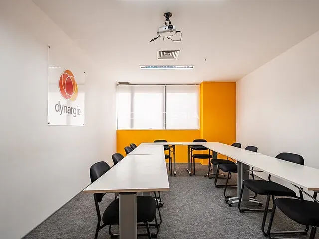 Sala à venda, no bairro Santo Amaro em São Paulo