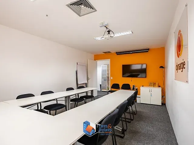 Sala à venda, no bairro Santo Amaro em São Paulo