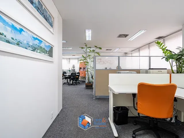Sala à venda, no bairro Santo Amaro em São Paulo