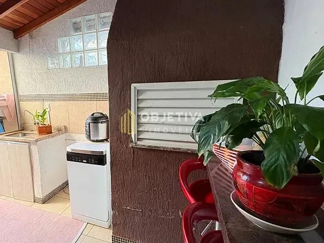 Casa 4 quartos e 2 banheiros, à venda, no bairro Centro em Canoas