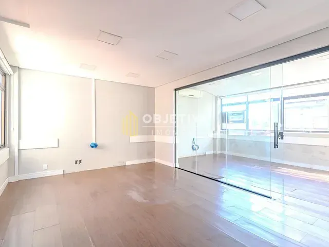 Sala à venda, no bairro Petrópolis em Porto Alegre