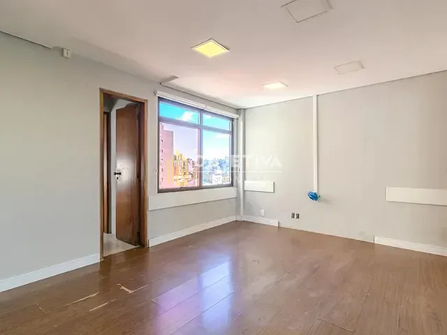 Sala à venda, no bairro Petrópolis em Porto Alegre