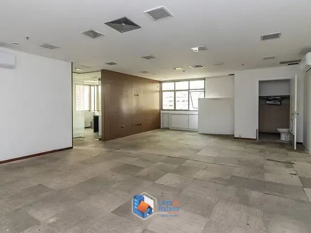 Sala à venda, no bairro Vila Olímpia em São Paulo