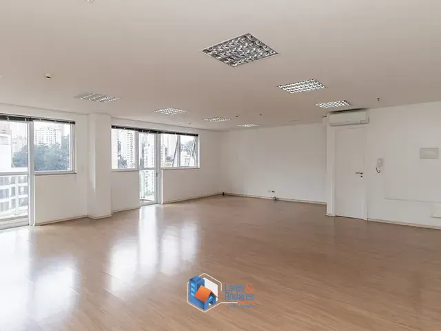 Sala à venda, no bairro Morumbi em São Paulo