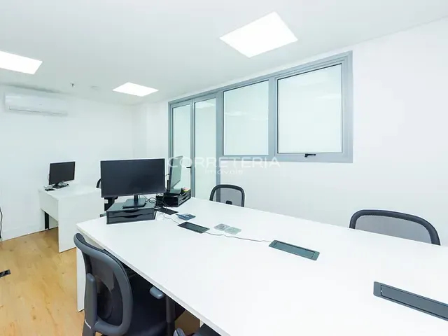 Sala à venda, no bairro Santo Amaro em São Paulo