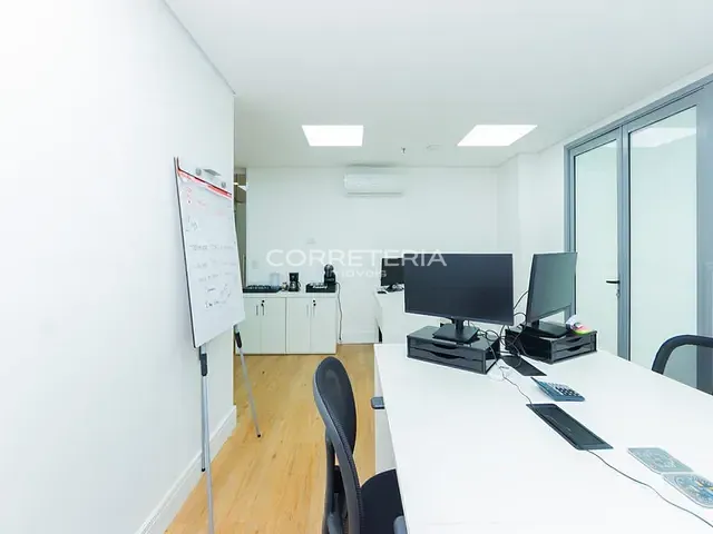 Sala à venda, no bairro Santo Amaro em São Paulo