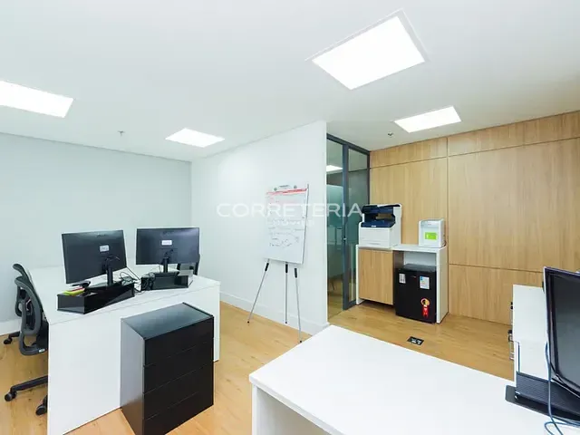 Sala à venda, no bairro Santo Amaro em São Paulo