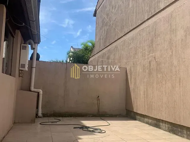 Casa 4 quartos e 3 banheiros, à venda, no bairro Guarujá em Porto Alegre