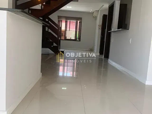 Casa 4 quartos e 3 banheiros, à venda, no bairro Guarujá em Porto Alegre