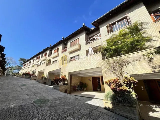 Casa 3 quartos e 3 banheiros, à venda, no bairro Santa Tereza em Porto Alegre