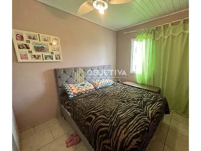 Casa 2 quartos e 1 banheiro, à venda, no bairro Guajuviras em Canoas