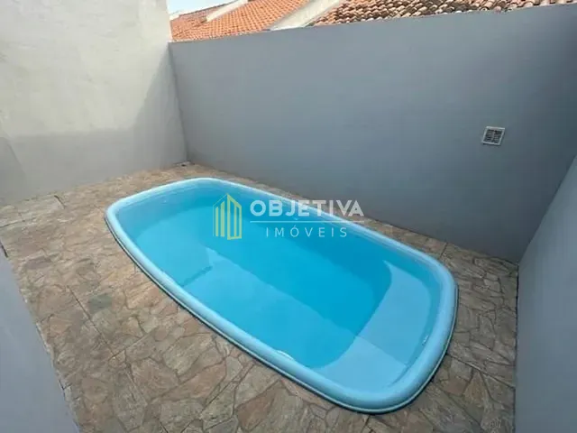 Casa 2 quartos e 1 banheiro, à venda, no bairro Guajuviras em Canoas
