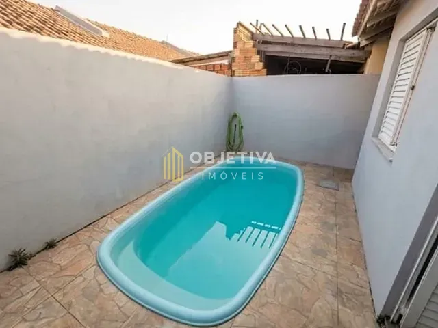 Casa 2 quartos e 1 banheiro, à venda, no bairro Guajuviras em Canoas